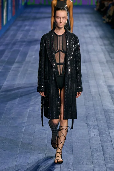 Look 11